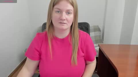 Snapshot of sweet_melody_of_ur_heart chatting on 10.01.25 Mila online show from 10.01.25