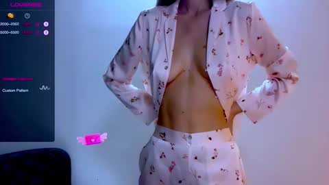 Mia online show from 09.12.25