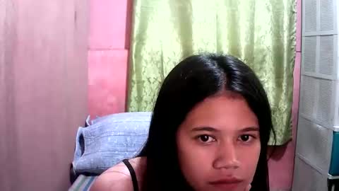 Snapshot of sweet_milkshake2004 chatting on 10.25.25 sweet_milkshake2004 online show from 10.25.25