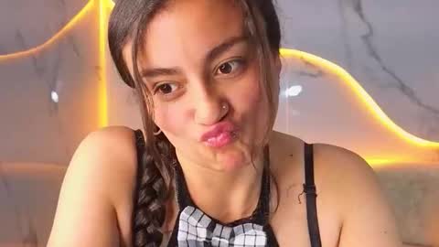 Snapshot of sweet_morita_tx chatting on 12.17.25 Live 1500am 2100pm online show from 12.17.25