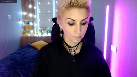 sweet_n_strong online show from 11.28.25