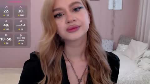 Snapshot of sweet_nicole_333 chatting on 03.07.25 sweet_nicole_333 online show from 03.07.25