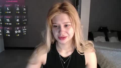 Snapshot of sweet_nicole_333 chatting on 10.16.25 sweet_nicole_333 online show from 10.16.25