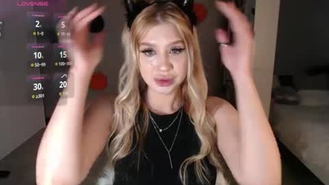 sweet_nicole_333 online show from 10.30.25