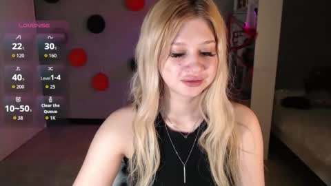 sweet_nicole_333 online show from 10.31.25