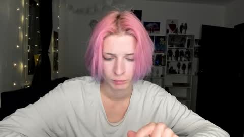 kira online show from 10.13.25