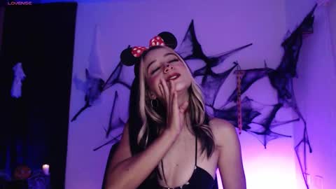 Snapshot of sweet_penny_ chatting on 10.19.25 Penny online show from 10.19.25