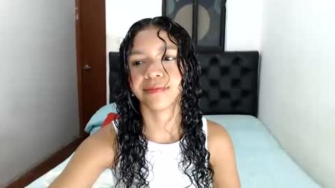 Snapshot of sweet_petite15 chatting on 06.19.26 petite sweet online show from 06.19.26