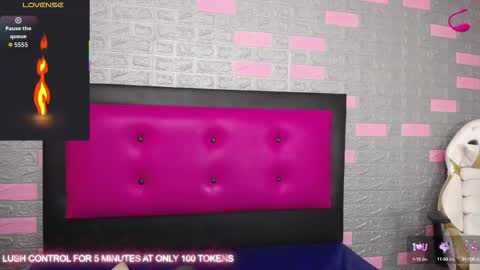  LAUREN  online show from 10.10.25