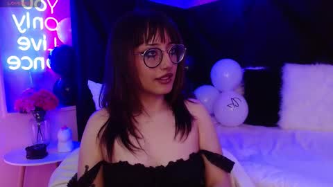 Snapshot of sweet_roxanee chatting on 11.12.25 Roxanee online show from 11.12.25