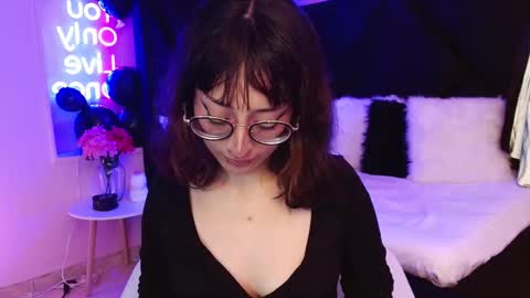 Snapshot of sweet_roxanee chatting on 11.26.25 Roxanee online show from 11.26.25