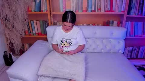 Snapshot of sweet_sin21 chatting on 07.17.26 Start 18 year Noa 19 year online show from 07.17.26