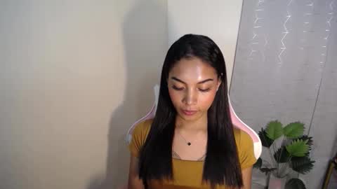 Snapshot of sweet_trishaxx chatting on 12.14.25 Trisha online show from 12.14.25