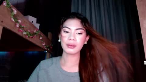 Snapshot of sweet_vell chatting on 05.15.26 sweet_vell online show from 05.15.26
