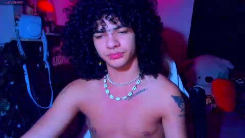 Steven independent model online show from 02.22.25