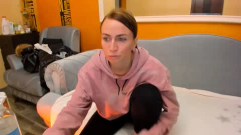 Snapshot of sweetale3 chatting on 11.25.25 Ale online show from 11.25.25