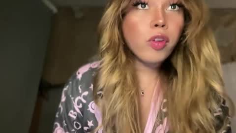 Snapshot of sweetalexa19 chatting on 07.01.26 alexa your one and only queen online show from 07.01.26