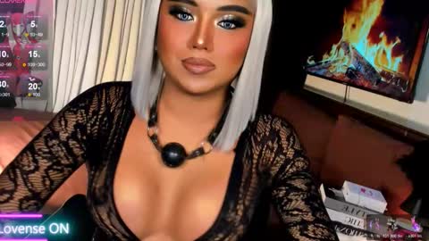 Snapshot of sweetbella118 chatting on 11.17.25 bella online show from 11.17.25