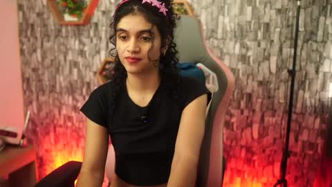 Salom independent model online show from 04.18.26