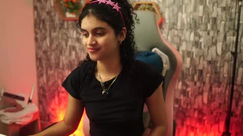 Salom independent model online show from 04.18.26