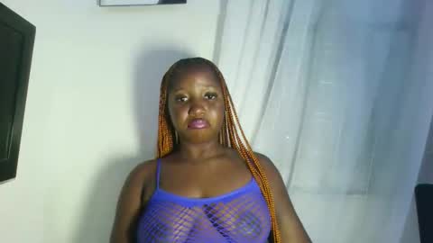 Snapshot of sweetcoochiex chatting on 09.20.25 sweetcoochiex online show from 09.20.25