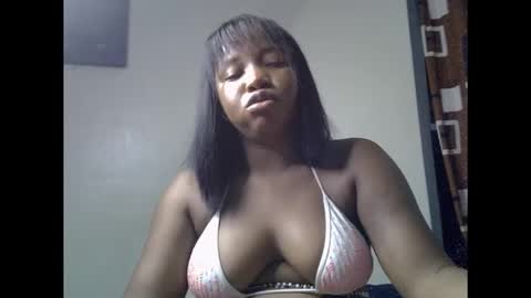 Snapshot of sweetcoochiex chatting on 11.08.25 sweetcoochiex online show from 11.08.25