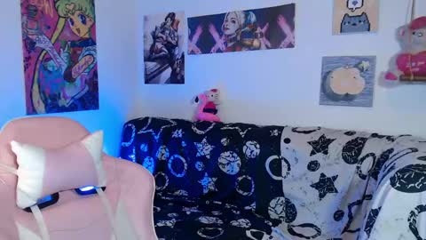       Independent model online show from 02.22.25