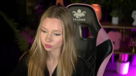 Snapshot of sweetdaisy_me chatting on 02.16.26 Lina online show from 02.16.26