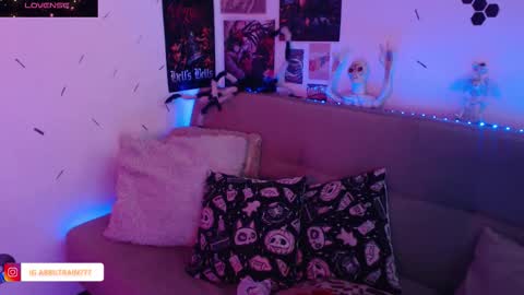 Snapshot of sweetdevil631 chatting on 10.24.25 Abril online show from 10.24.25