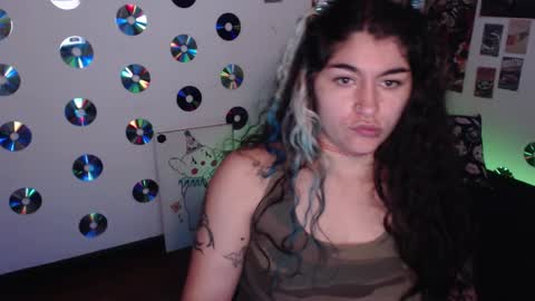 Snapshot of sweetdevil631 chatting on 11.14.25 Abril online show from 11.14.25