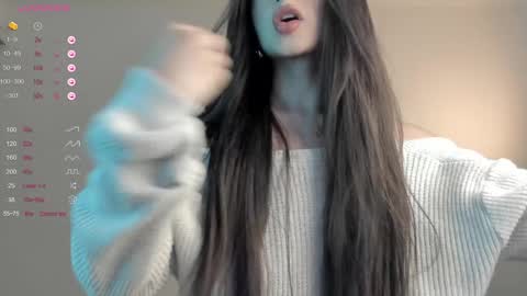 Snapshot of sweetest_bella chatting on 01.09.25 Bella online show from 01.09.25