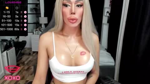 Snapshot of sweetestcandice08 chatting on 10.16.25 CANDACE online show from 10.16.25