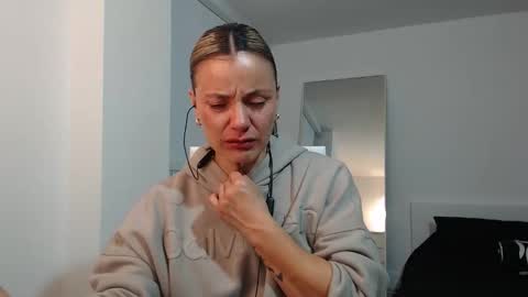 sweef online show from 12.18.25