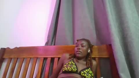 Snapshot of sweetfel chatting on 10.26.25 sweetfel online show from 10.26.25