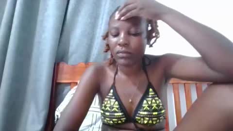 Snapshot of sweetfel chatting on 11.08.25 sweetfel online show from 11.08.25