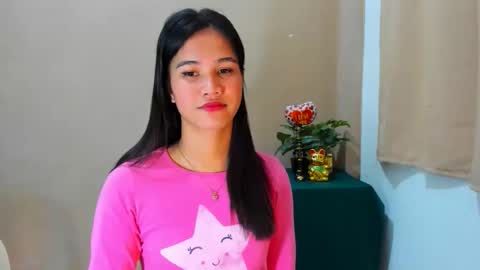 Snapshot of sweetgirl_latina143 chatting on 10.03.25 sweetgirl_latina143 online show from 10.03.25