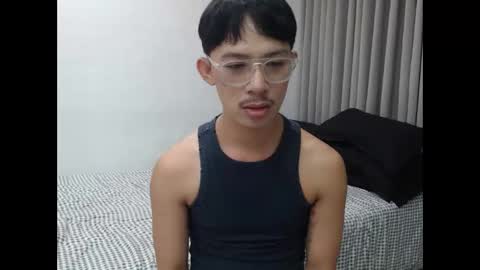 Snapshot of sweetguy102103 chatting on 12.04.24 khrayan online show from 12.04.24