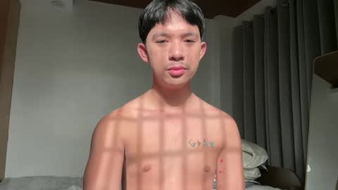 Snapshot of sweetguy102103 chatting on 11.03.25 khrayan online show from 11.03.25