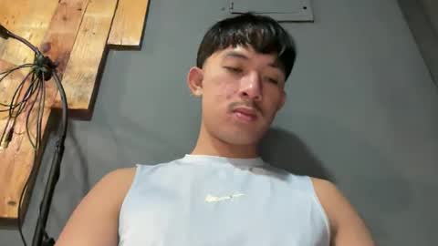 Snapshot of sweetguy102103 chatting on 03.20.26 khrayan online show from 03.20.26