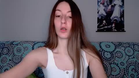 Snapshot of sweetheart_77 chatting on 09.18.25 Emma online show from 09.18.25