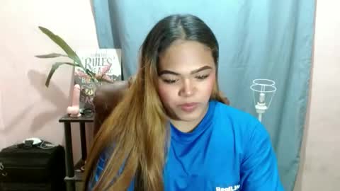 Snapshot of sweethot_bella chatting on 10.07.25 Bella online show from 10.07.25