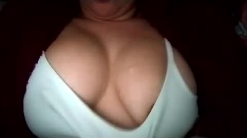 Snapshot of sweetie__annie chatting on 02.18.25 Ana Mara  i cant Make noise My family is here  online show from 02.18.25