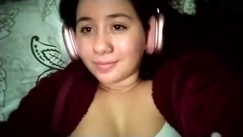 Snapshot of sweetie__annie chatting on 02.19.25 Ana Mara  i cant Make noise My family is here  online show from 02.19.25