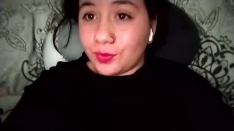 Snapshot of sweetie__annie chatting on 02.23.25 Ana Mara  i cant Make noise My family is here  online show from 02.23.25