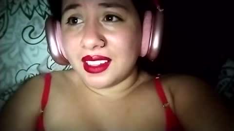 Snapshot of sweetie__annie chatting on 03.08.25 Ana Mara  i cant Make noise My family is here  online show from 03.08.25