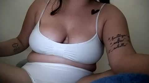 Snapshot of sweetie__annie chatting on 10.16.25 Ana Mara  i cant Make noise My family is here  online show from 10.16.25