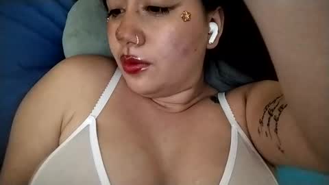 Snapshot of sweetie__annie chatting on 10.29.25 Ana Mara  i cant Make noise My family is here  online show from 10.29.25