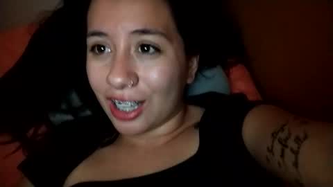 Snapshot of sweetie__annie chatting on 05.15.26 Ana Mara i cant Make noise My family is here online show from 05.15.26