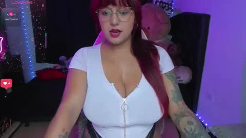 Snapshot of sweetie_lena_ chatting on 09.29.25 online show from 09.29.25