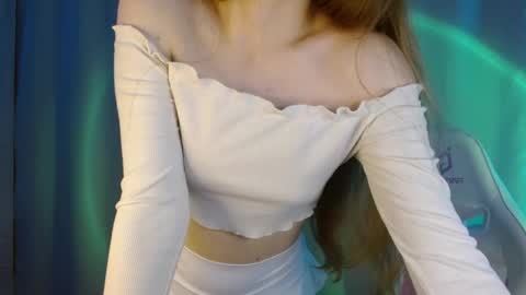 Snapshot of sweetie_lover chatting on 09.22.25 Annie online show from 09.22.25